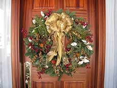 holday decorating wreath